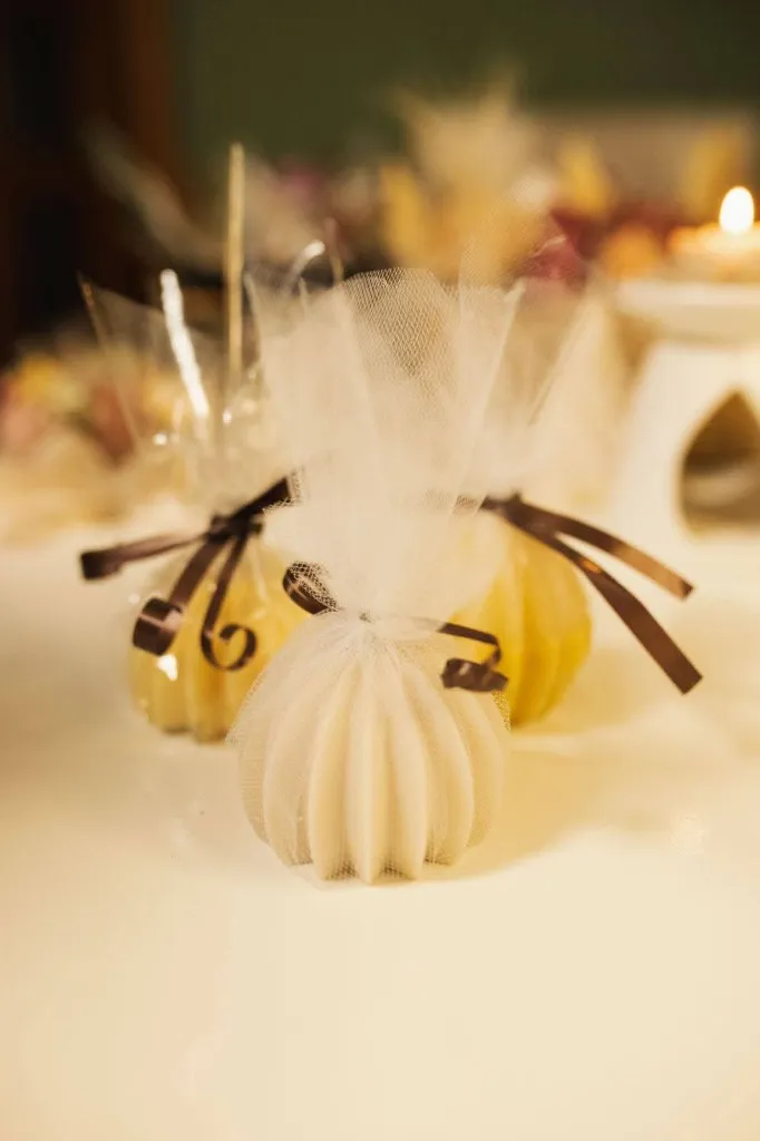 Rebrasta Loptasta Sveća u Tilu