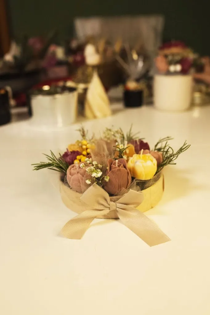 Raskošni Cvetni Prsten sa Mašnom